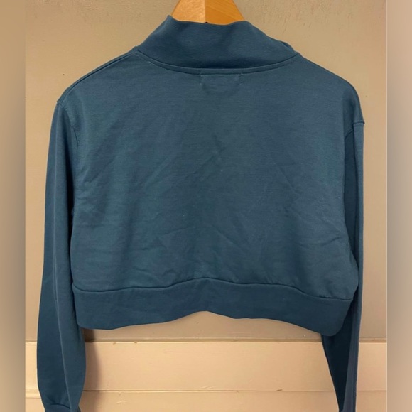 Kendall & Kylie Cropped Quarter-Zip Pullover - Picture 10 of 10